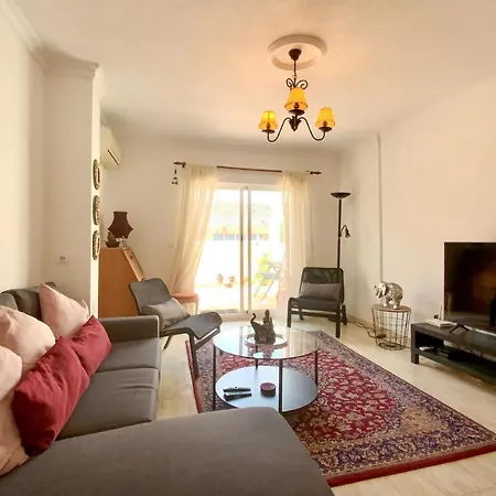 Stunning In With Kitchen Apartment *